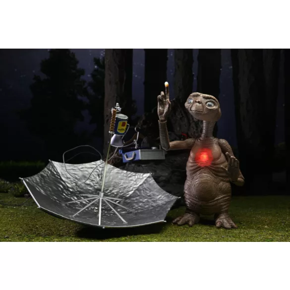 E.T. (40th Anniversary) - 7” Scale Action Figure - Ultimate Deluxe E.T. with LED Chest-NECA55079