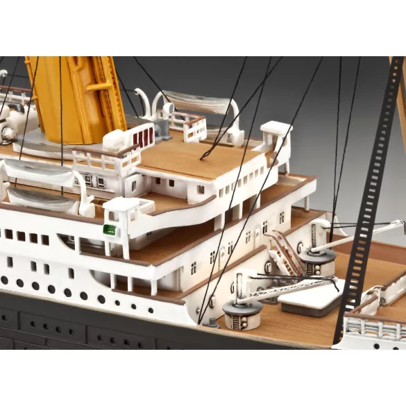 Revell: Geschenkset "100 Jahre Titanic" modellkészlet (1:400)