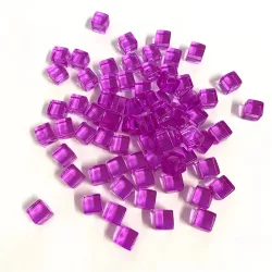   Jelölő token - 8 mm - 50 darabos - átlátszó magenta (kristály kocka)